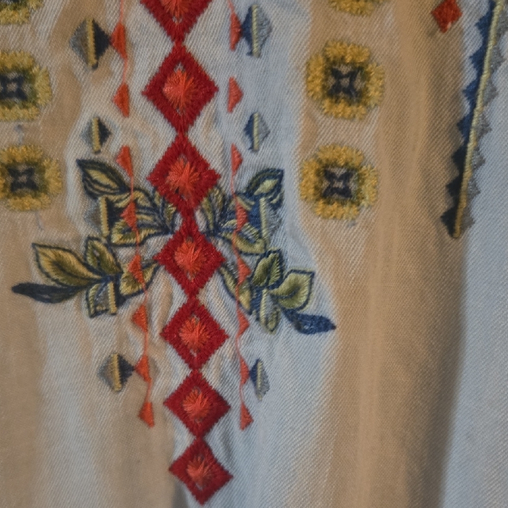 Reba Floral Embroidered V-Neck Blouse - Light Blue Chambray XL - Picture 5 of 6